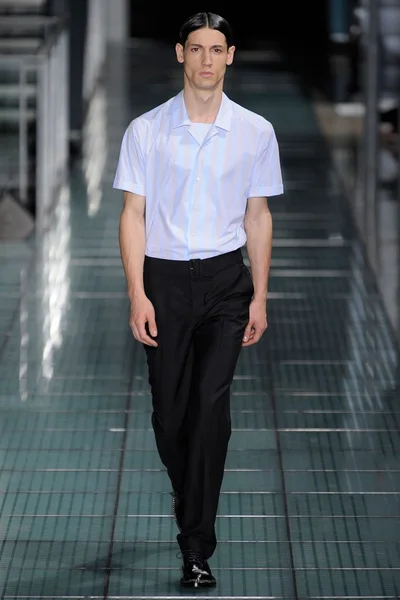 Look 25